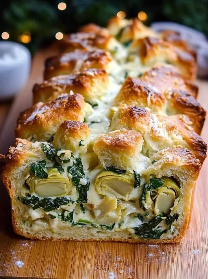 Spinach Artichoke Dip Pull-Apart Christmas Bread