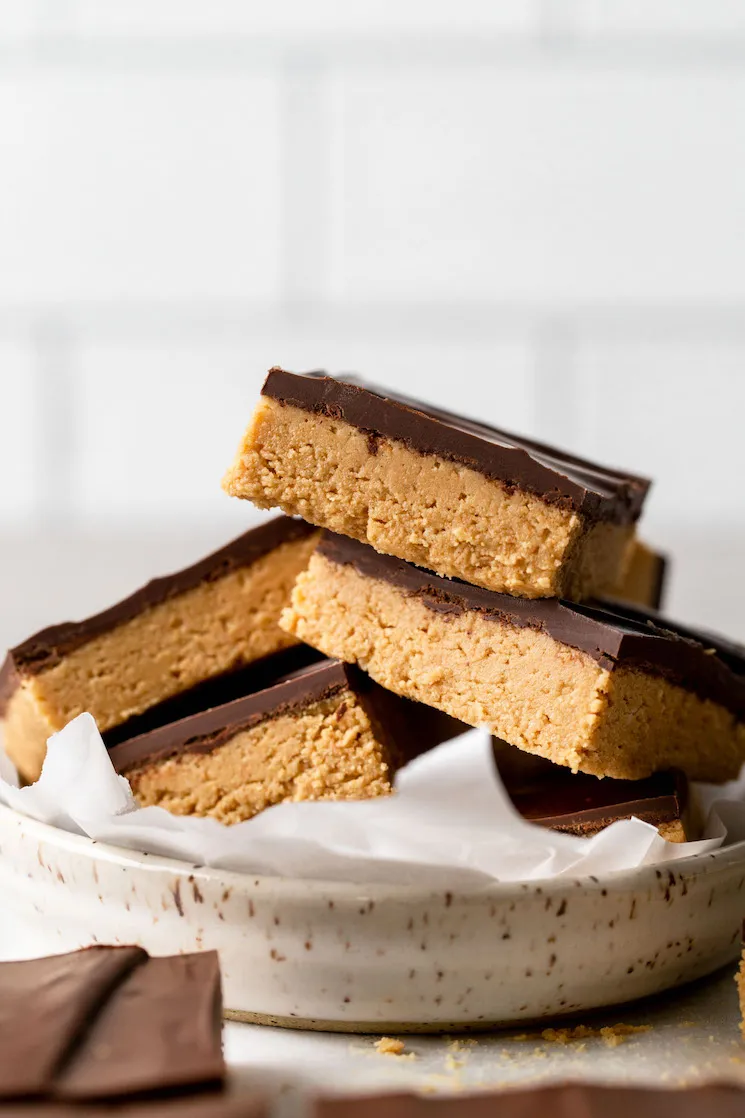 Easy No-Bake Chocolate Peanut Butter Bars: A 3-Layer Treat