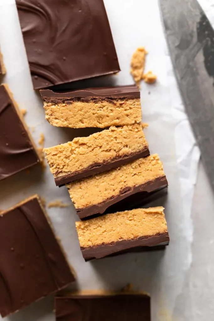 Easy No-Bake Chocolate Peanut Butter Bars: A 3-Layer Treat