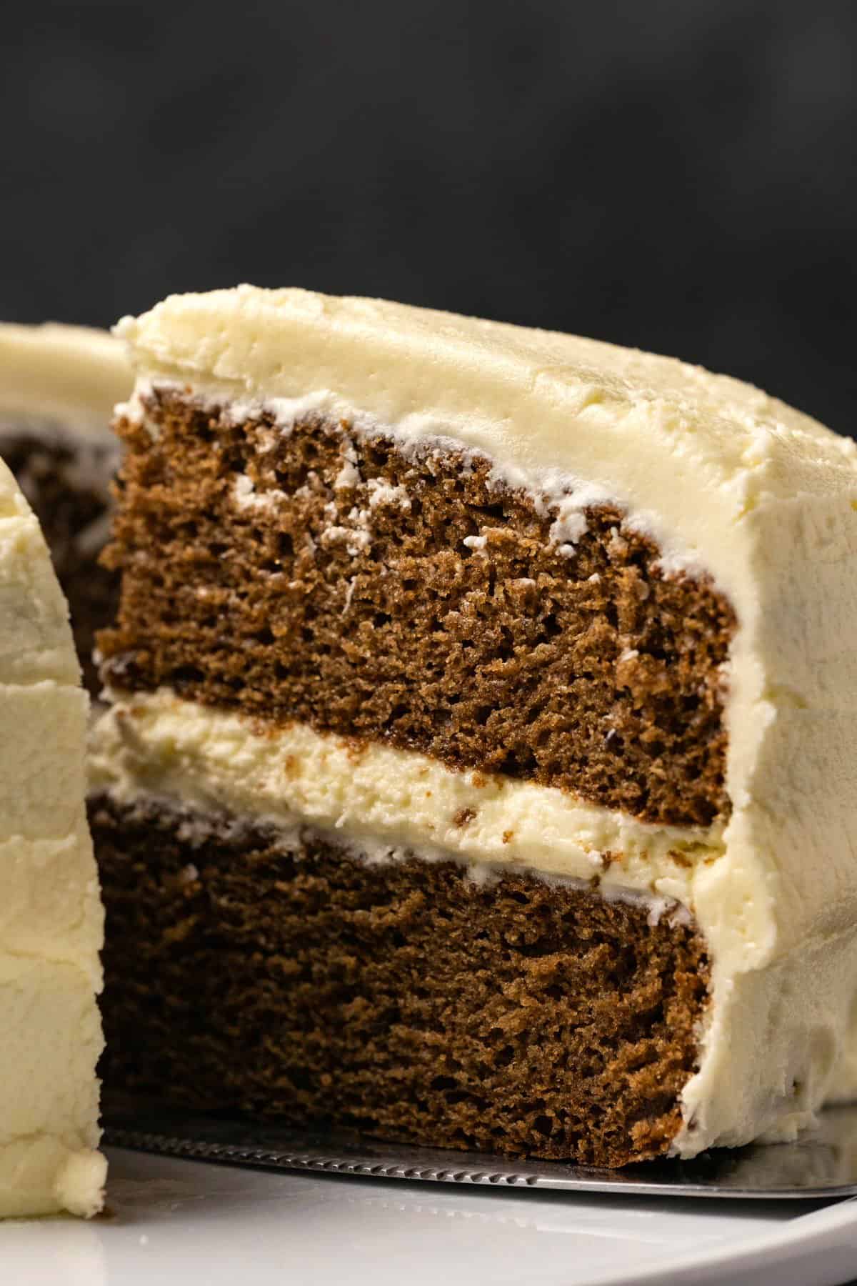 Deliciously Spicy Vegan Gingerbread Cake Recipe