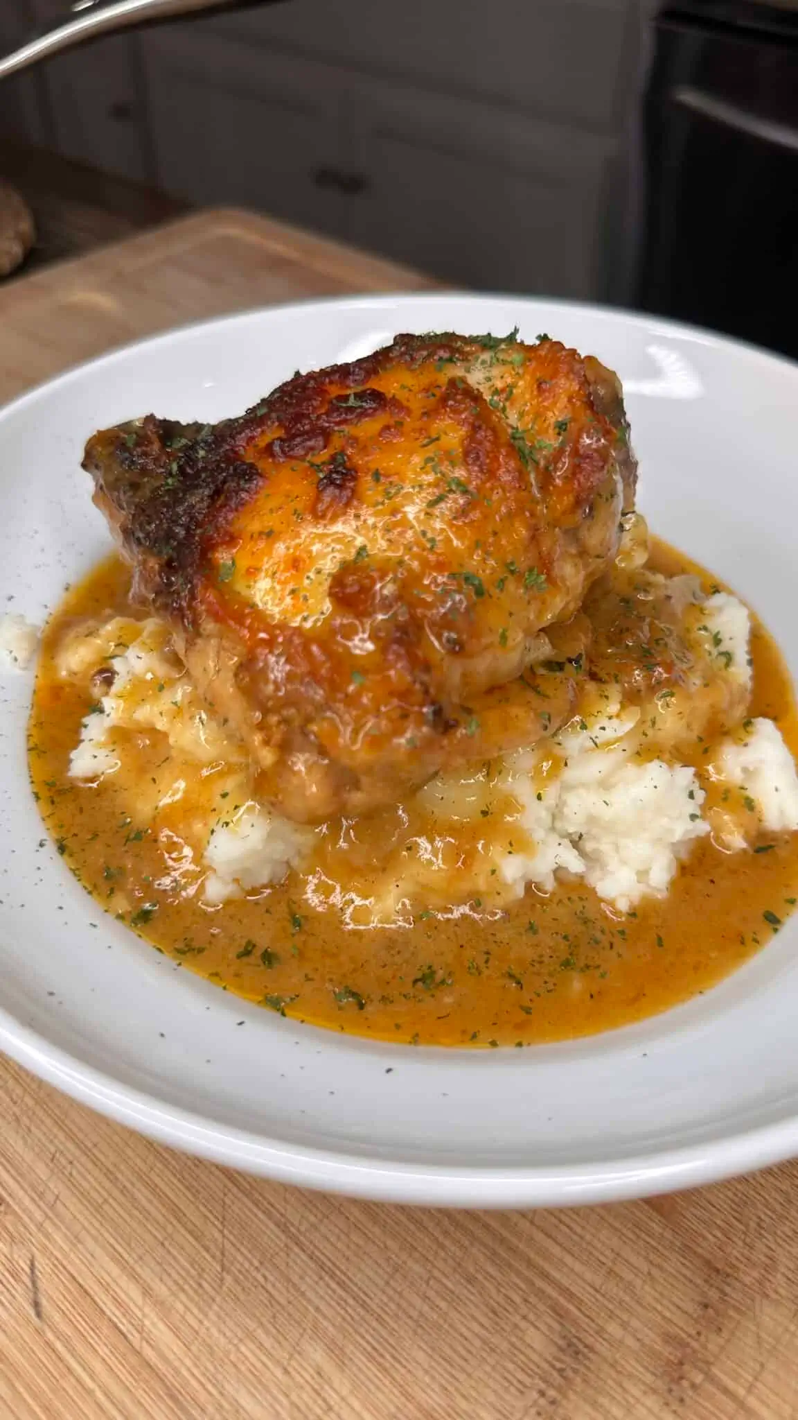 Amazing Smothered Chicken Thighs Gravy: A 6-Ingredient Classic