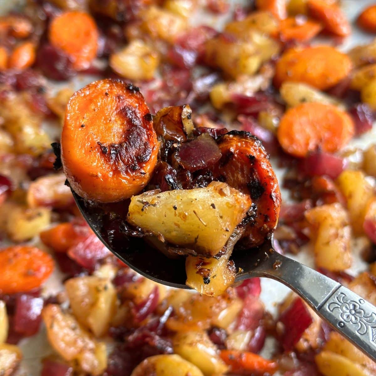 Maple Dijon Roasted Carrots and Apples Delight