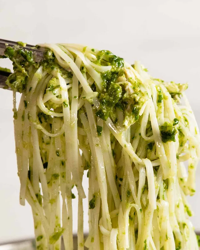 Amazing Green Ginger Rice Noodles: A 20-Minute Zesty Vegan Recipe